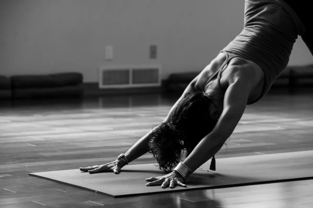 Séance de yoga dans un studio